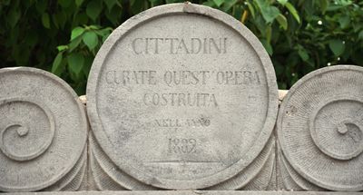 Volturara Appula - Lapide della fontana monumentale ottocentesca.jpg