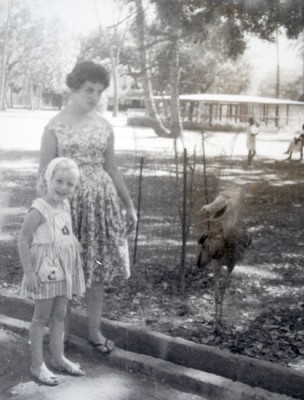 Khartoum zoo con zia Jenny.jpg