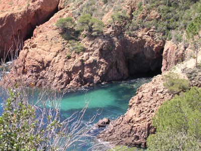 Esterel 15 grotta.JPG