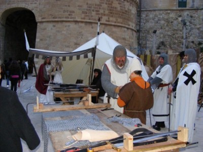 mostra di armi e armature medievali.JPG