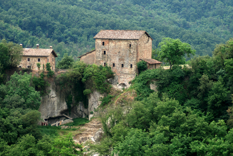 File:Albinea - Castello di Borzano.jpg