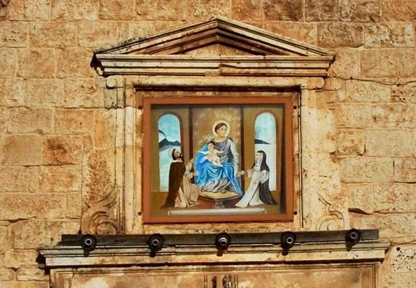 File:Casamassima - Chiesa del Santo Rosario - dipinto sulla facciata.jpg