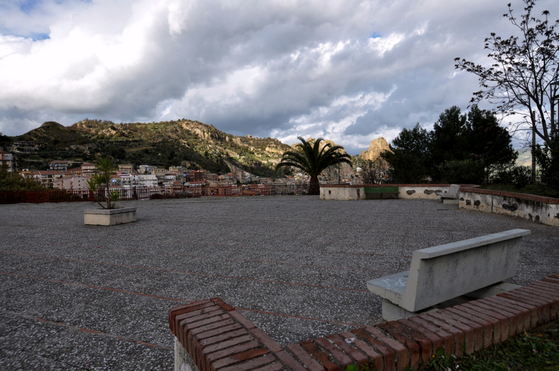 File:Gagliano Castelferrato - Piazza Don Bosco.jpg