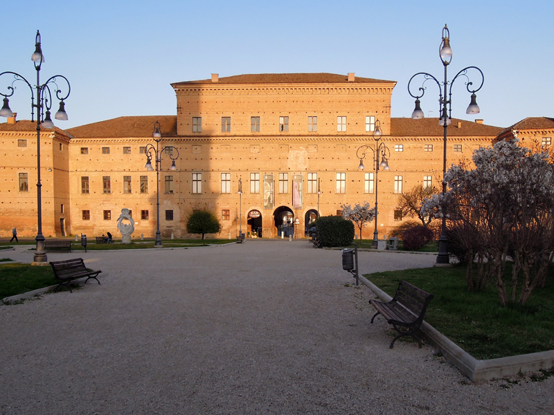 File:Gualtieri - Palazzo Bentivoglio.jpg