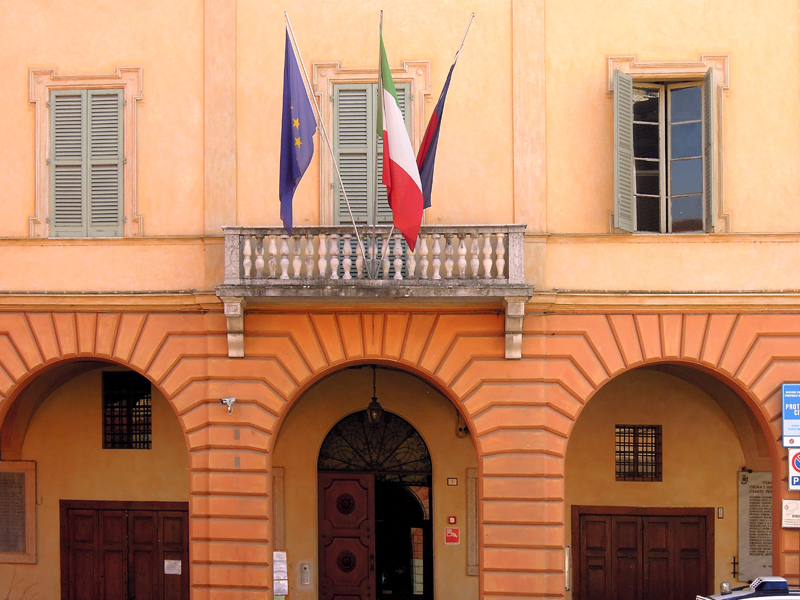 File:Guastalla - Municipio.jpg