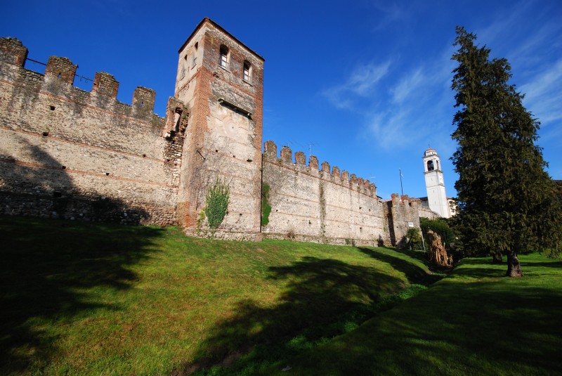 File:Lazise - Antiche mura.jpg