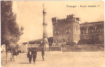 File:Mesagne - piazza umberto 1° - il castello.jpg