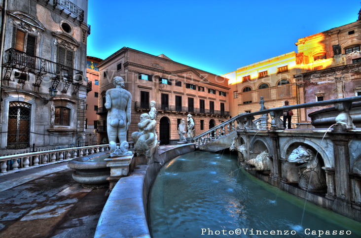 File:Palermo - Fontana Pretoria - Particolare.jpg