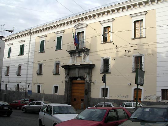 File:Portici - Palazzo Valle.jpg