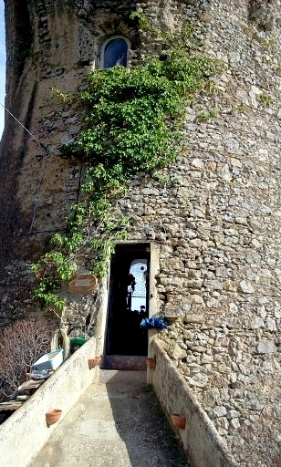 File:Praiano - Torre Asciola - ingresso.jpg