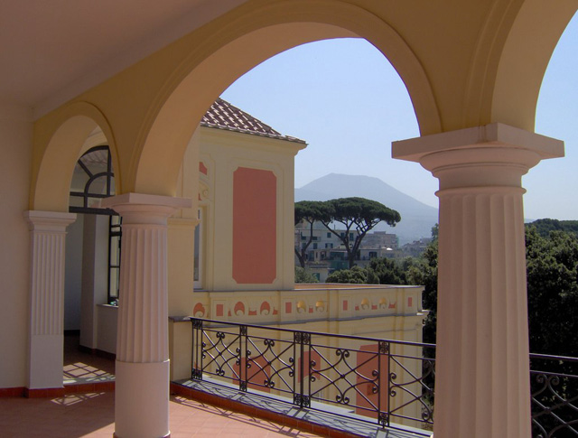 File:San Giorgio a Cremano - villa vannucchi particolare.jpg