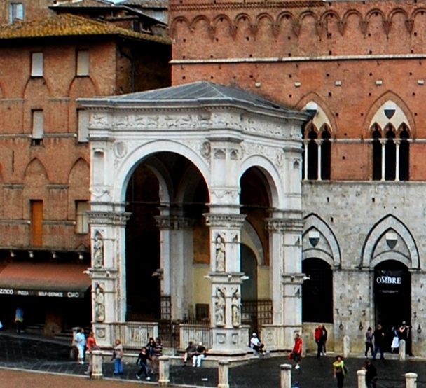File:Siena - Cappella di Piazza.jpg