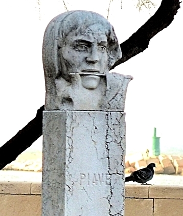 Trani - Monumento ai Caduti - lapide4.jpg