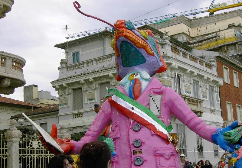 File:Viareggio - Maschera Gigante.jpg