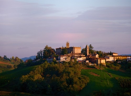 File:Ziano Piacentino - Panorama.jpg