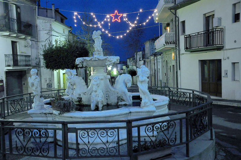 File:Accadia - Fontana.jpg