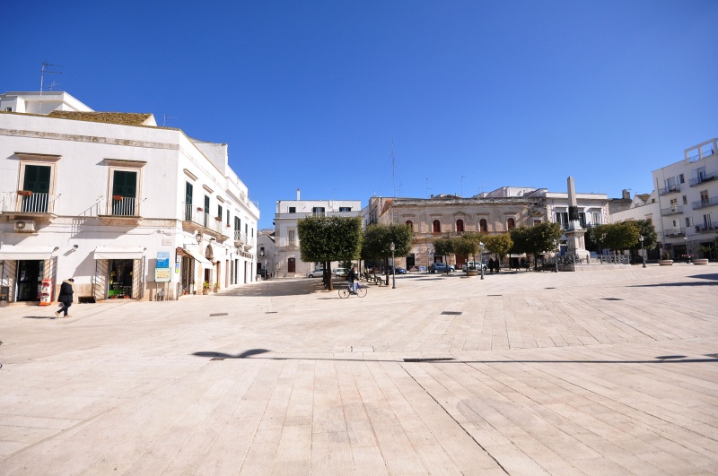 File:Alberobello - Piazza del Popolo.jpg