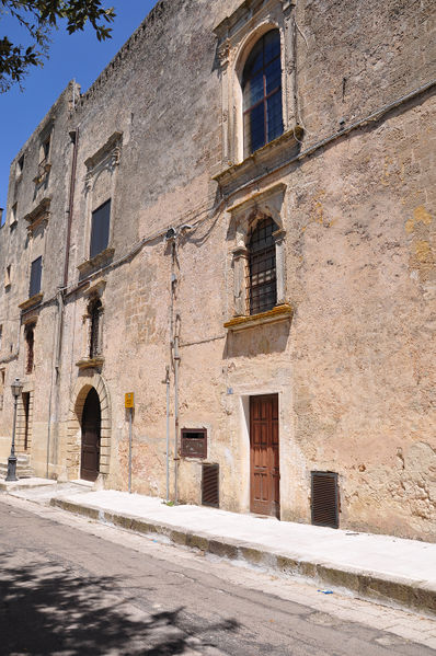 File:Alessano - Palazzo Ducale.jpg