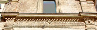 Altamura - Chiesa di S. Michele Arcangelo - epigrafe sulla facciata.jpg