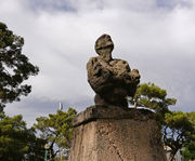 Altamura - Monumento di fronte la Stazione 2.jpg