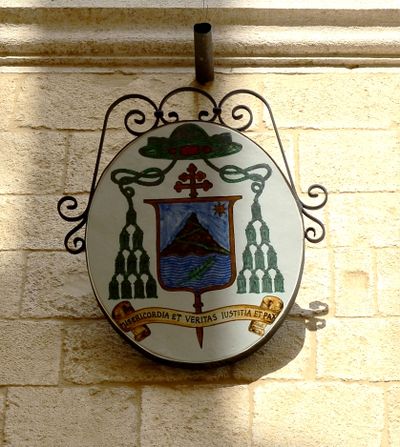 Altamura - Stemma sull'Arco - Arco del Duomo.jpg