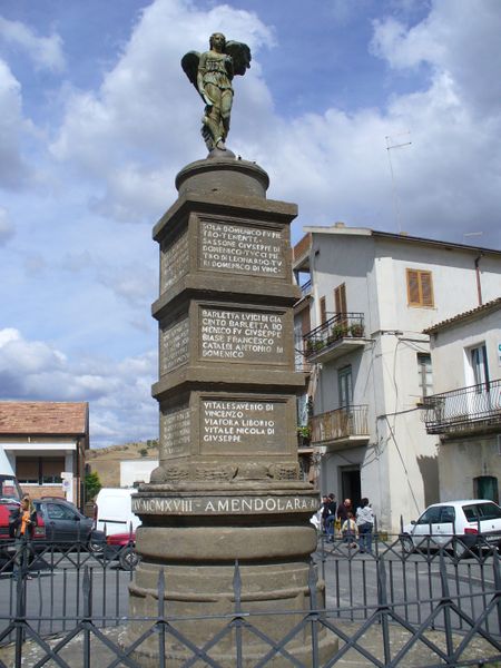 File:Amendolara - Lapide - Monumento.jpg