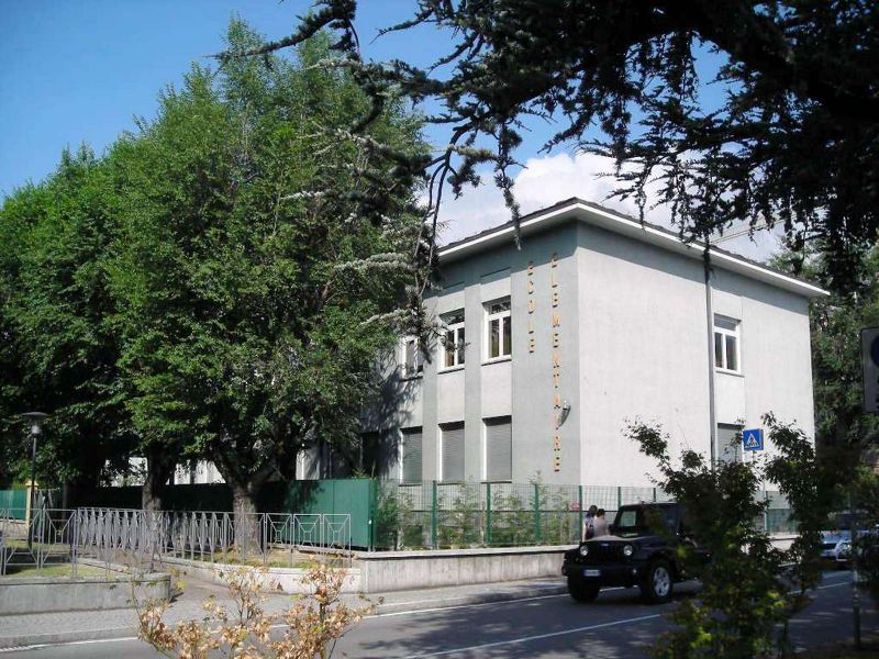 File:Aosta - Scuole Elementari (1).jpg
