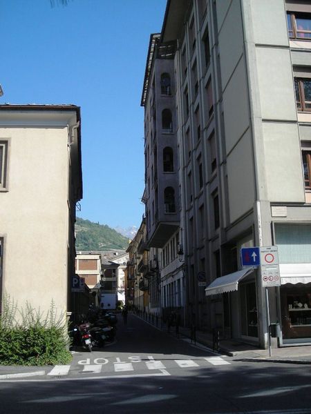 File:Aosta - Via Piave.jpg