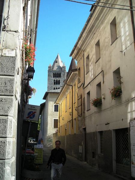 File:Aosta - Via Sant'Orso.jpg