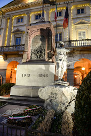 Aosta - monumento Municipio.jpg