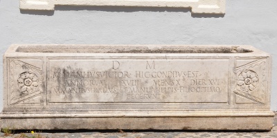 Ariccia - iscrizione ritrovata a Palazzo Chigi.jpg