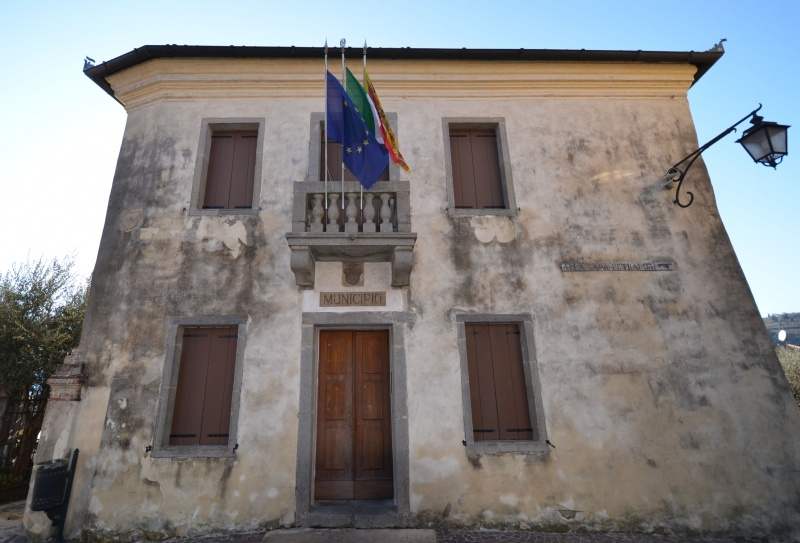 File:Arquà Petrarca - Municipio.jpg