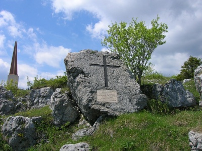 Asiago - Iscrizione - Prima Guerra Mondiale.jpg