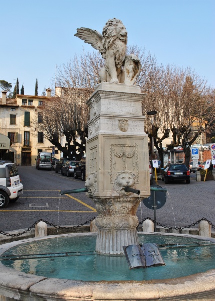 File:Asolo - Fontana Maggiore.jpg