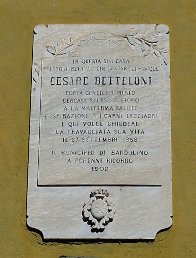 Bardolino - Lapide a poeta Cesare Betteloni - Piazza Betteloni.jpg