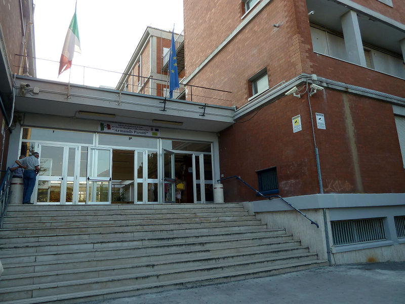 File:Bari - IPSSAR Perotti.jpg