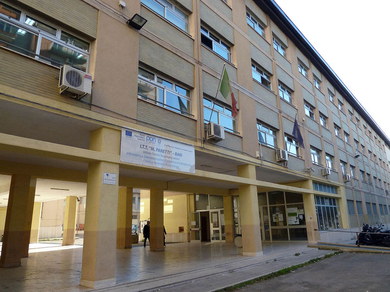File:Bari - ITI Panetti dell'IISS 2.jpg