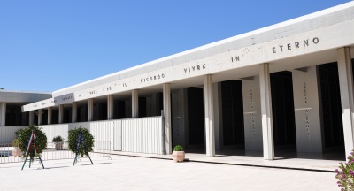 Bari - Ingresso sacrario interno destra.jpg