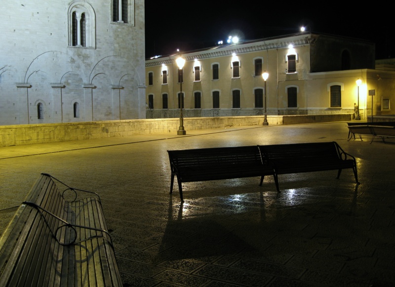 File:Bari - Largo Vito Maurogiovanni.jpg