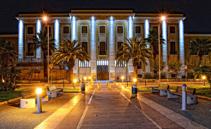 File:Bari - Policlinico.jpg