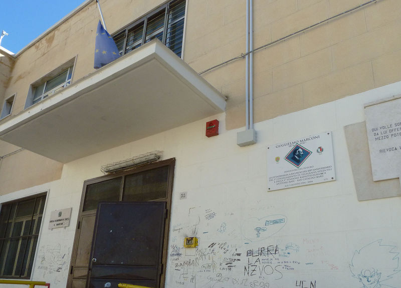 File:Bari - Scuola Plesso Marconi.jpg