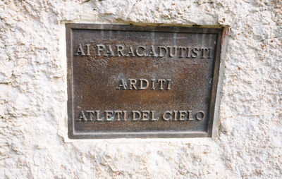 Bari - ai paracadutisti.jpg