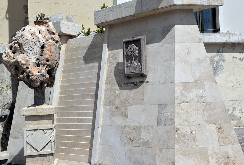 File:Barisciano - stemma al Municipio.jpg