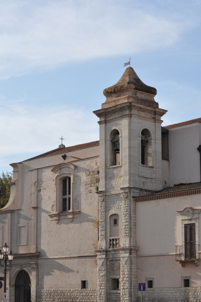 File:Barletta - dettagflio Chiesa Maria del Carmine.jpg