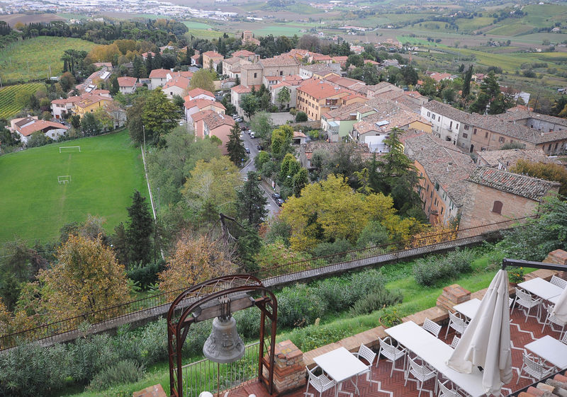 File:Bertinoro - Panoramica.jpg