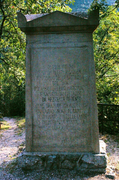 File:Bezzecca - La Lapide Garibaldina...jpg