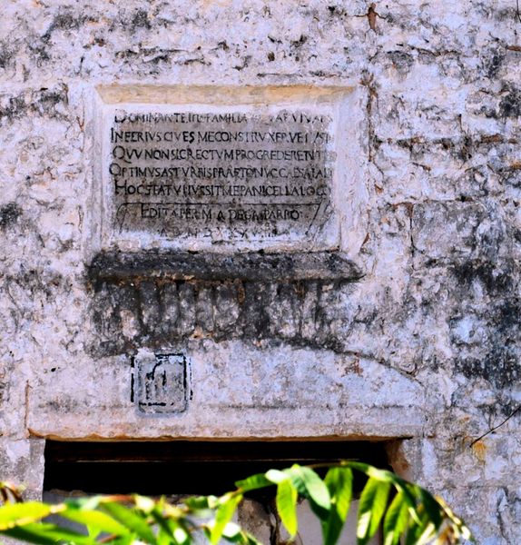 File:Bitetto - Lapide in latino.jpg