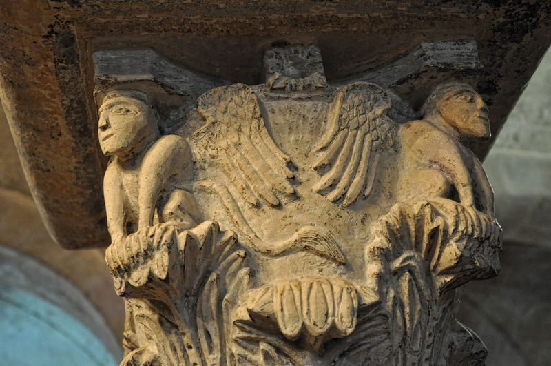 File:Bitonto - Capitello Cripta Duomo.jpg