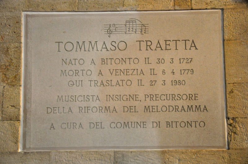 File:Bitonto - Duomo - cripta.jpg