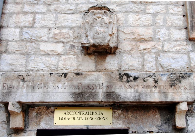 File:Bitonto - Lapide aFran.Ant.Gallvs.jpg